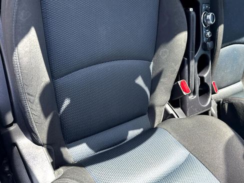 Used 2019 Toyota Yaris Sedan image 10