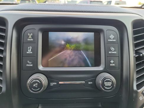 Used 2018 Jeep Cherokee Latitude FWD image 19