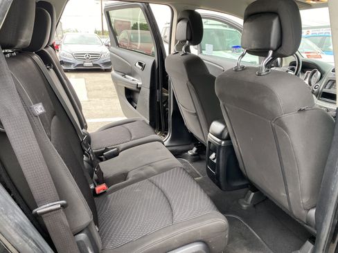 Used 2018 Dodge Journey SXT w/ Connectivity Group FWD image 18