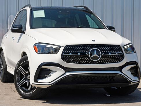 Used 2024 Mercedes-Benz GLE 450e 4MATIC image 4