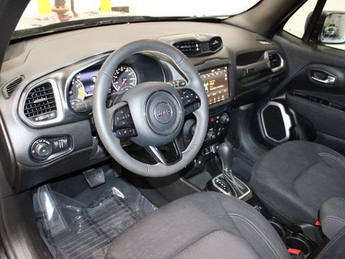 Used 2021 Jeep Renegade Latitude image 16
