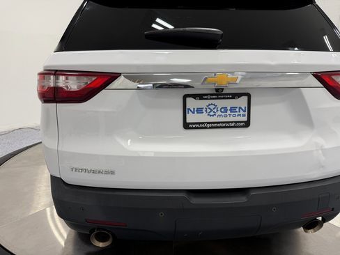 Used 2021 Chevrolet Traverse LS image 58