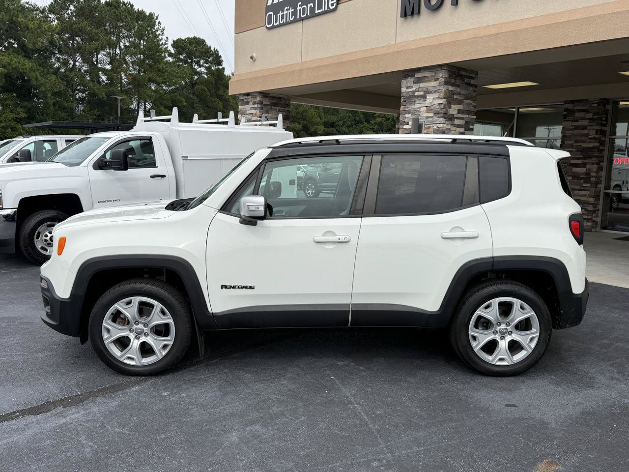 Used 2017 Jeep Renegade Limited AWD/4WD image 2