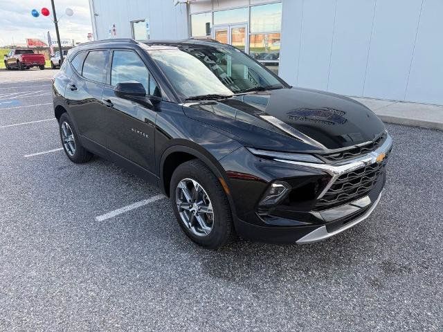 Used 2024 Chevrolet Blazer LT w/ Convenience Package FWD image 2