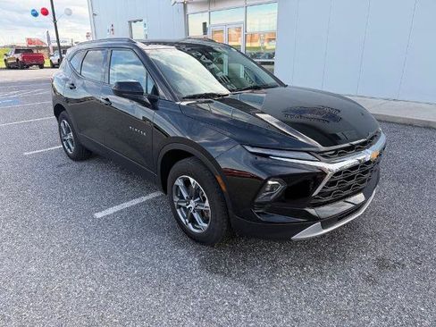 Used 2024 Chevrolet Blazer LT w/ Convenience Package FWD image 2