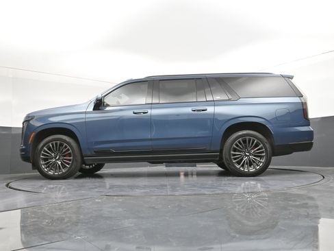 Used 2025 Cadillac Escalade ESV Sport Platinum image 34