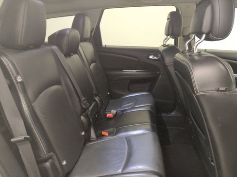 Used 2018 Dodge Journey Crossroad w/ Nav & Sun Group FWD image 19