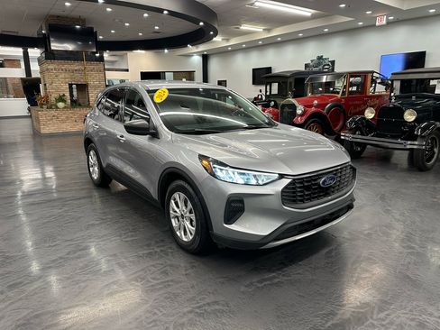 Used 2024 Ford Escape Active image 3