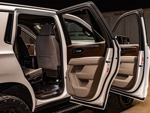 Used 2025 Chevrolet Tahoe Z71 w/ Z71 Off-Road Package image 30