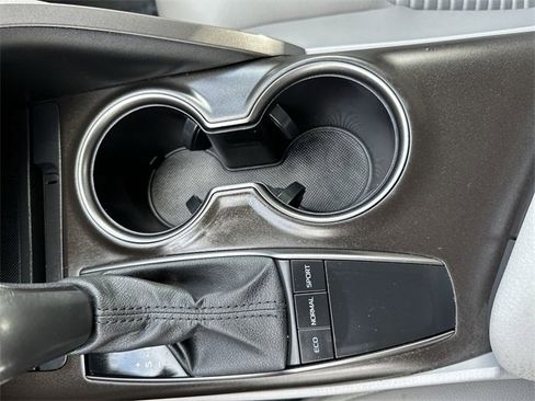 Used 2024 Toyota Camry SE image 33