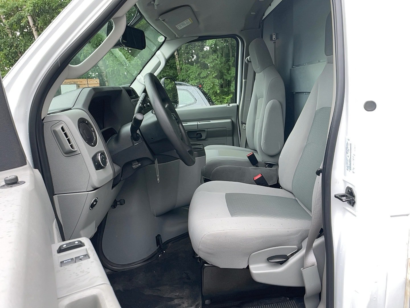 Used 2026 Ford E-350 and Econoline 350 Super Duty w/ Interior Upgrade Package RWD image 13