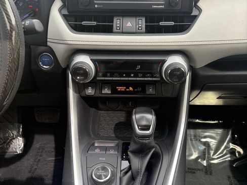 Used 2021 Toyota RAV4 XLE Premium image 20