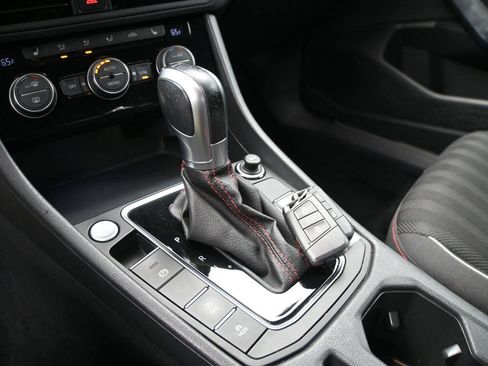 Used 2019 Volkswagen Jetta GLI image 5