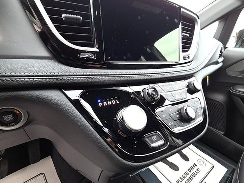 New 2026 Chrysler Pacifica Select image 18