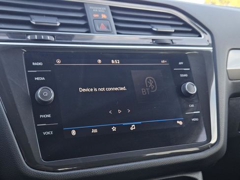 Used 2024 Volkswagen Tiguan SE image 16