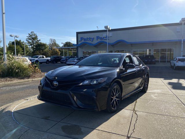 Used 2024 Toyota Camry SE FWD image 4