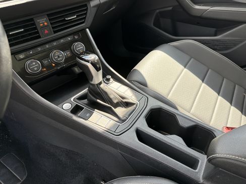 Certified 2024 Volkswagen Jetta SE FWD image 18