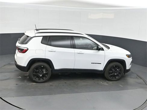 New 2026 Jeep Compass Latitude image 29