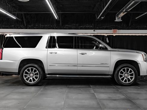 Used 2020 GMC Yukon XL Denali RWD image 9