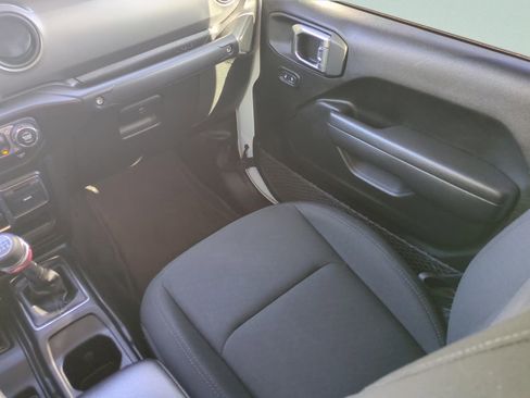 Used 2022 Jeep Gladiator Willys image 24