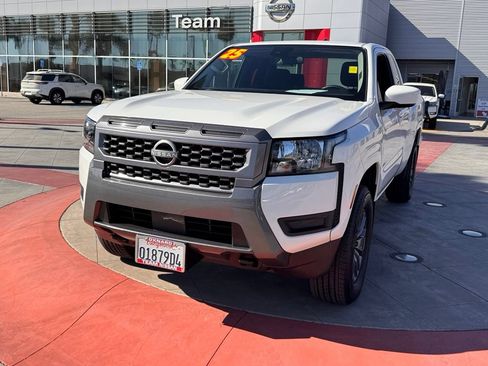 Certified 2025 Nissan Frontier SV AWD/4WD image 4