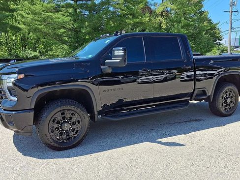 Used 2024 Chevrolet Silverado 2500 LTZ w/ LTZ Plus Package AWD/4WD image 5