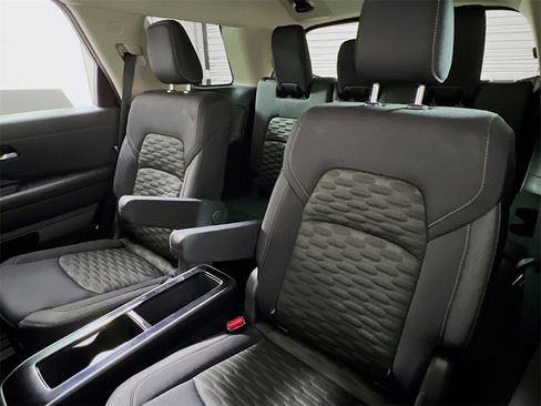 Used 2022 Nissan Pathfinder SV w/ SV Premium Package image 21