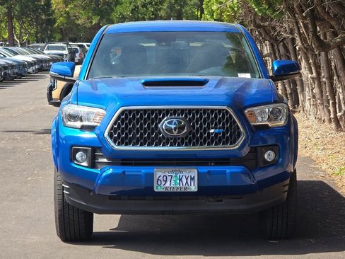 Used 2018 Toyota Tacoma TRD Sport w/ Technology Package image 9