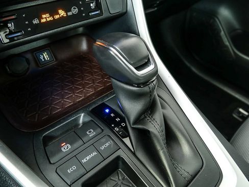 Used 2023 Toyota RAV4 Limited image 17