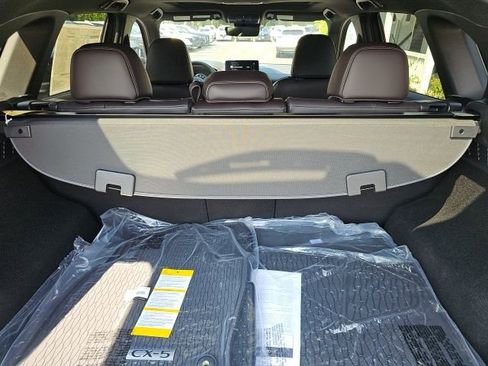 New 2025 MAZDA CX-5 Signature image 17