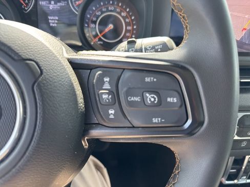 Used 2025 Jeep Wrangler Unlimited Sport AWD/4WD image 18