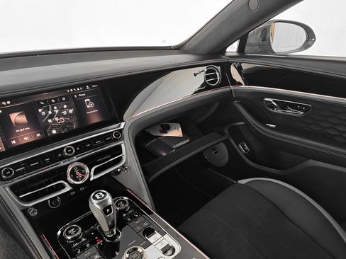 Used 2025 Bentley Flying Spur Plug-In Hybrid AWD/4WD image 21