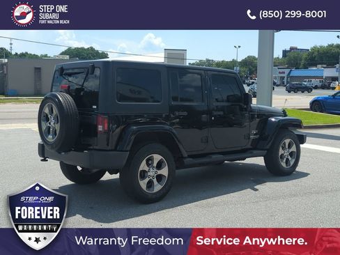 Used 2017 Jeep Wrangler Unlimited Sahara w/ Connectivity Group AWD/4WD image 7