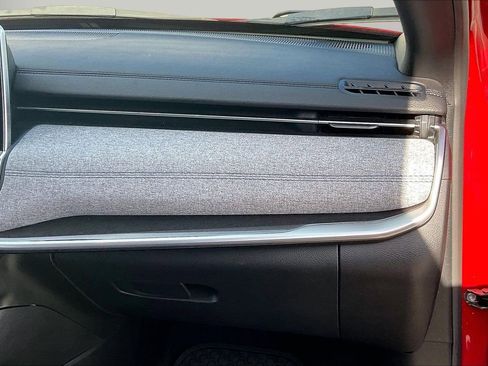 Certified 2025 Jeep Compass Latitude w/ Sun & Sound Group image 21