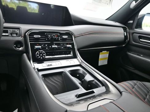 Used 2025 Nissan Armada PRO-4X image 24