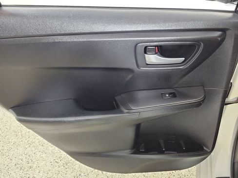 Used 2017 Toyota Camry SE FWD image 14