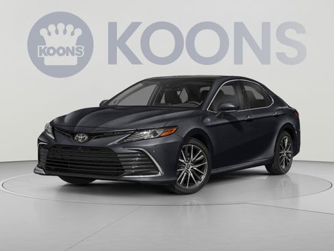 Used 2023 Toyota Camry XLE w/ Cold Weather Package FWD image 1