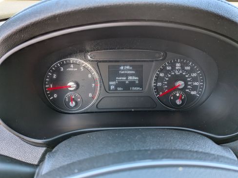 Used 2019 Kia Sorento LX image 31