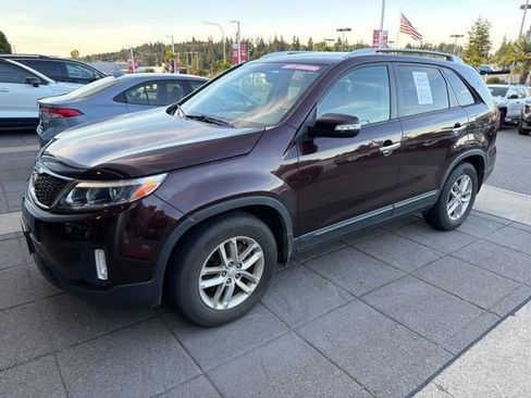 Used 2014 Kia Sorento LX w/ Premium Package FWD image 2