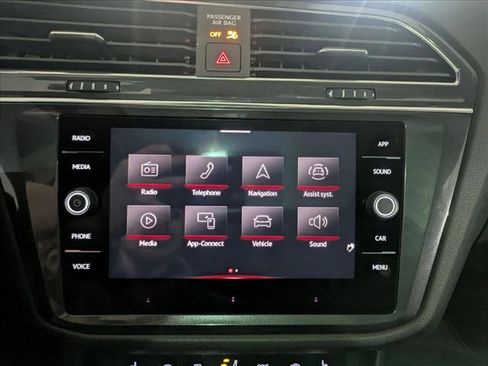 Used 2024 Volkswagen Tiguan SE R-Line image 18