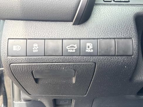 Used 2019 Toyota Camry LE FWD image 25