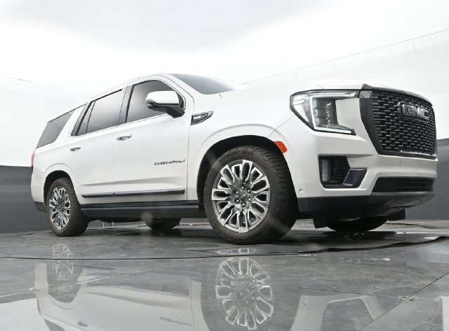 Used 2023 GMC Yukon Denali Ultimate AWD/4WD image 9