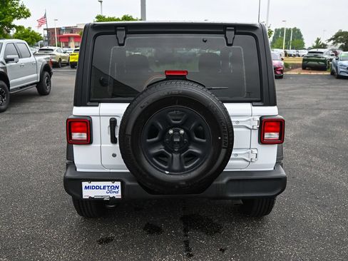 Used 2022 Jeep Wrangler Sport AWD/4WD image 6