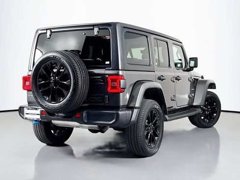 Used 2022 Jeep Wrangler Unlimited Sahara image 11