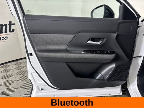 Used 2025 Nissan Kicks SV FWD image 10
