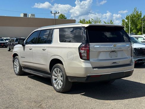 Used 2022 Chevrolet Suburban Premier AWD/4WD image 3