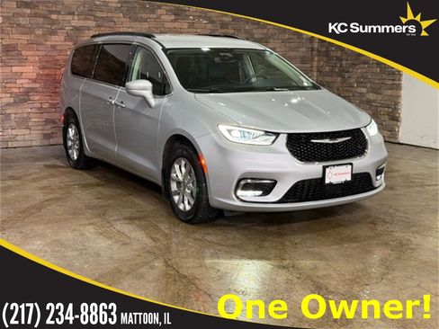 Used 2022 Chrysler Pacifica Touring-L image 1