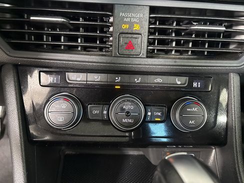 Used 2020 Volkswagen Jetta SE w/ SE Cold Weather Package image 18