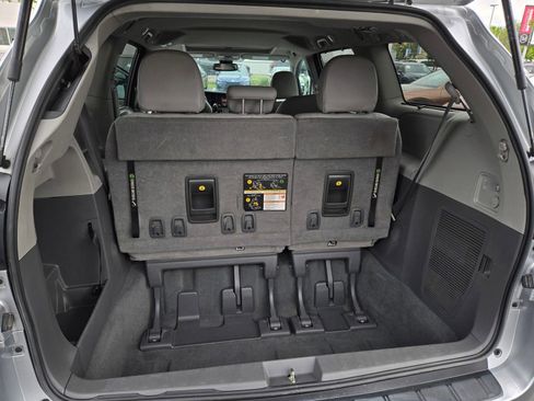 Certified 2020 Toyota Sienna XLE FWD image 23