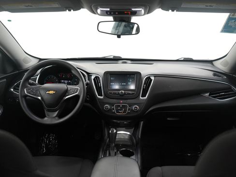 Used 2017 Chevrolet Malibu LT image 13